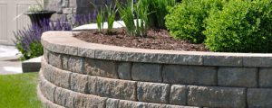 Installation de murets et interblocs sur mesure pour votre jardin